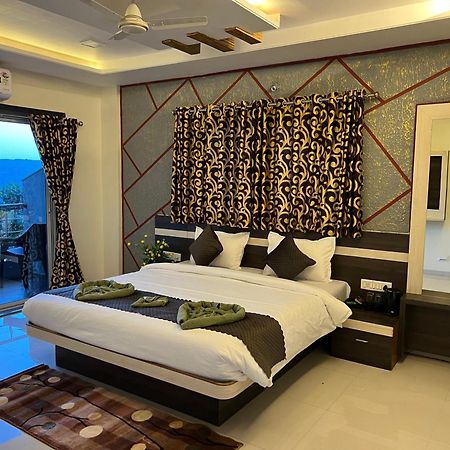 Hotel Shriyan มหาบาเลชวาร์ ภายนอก รูปภาพ