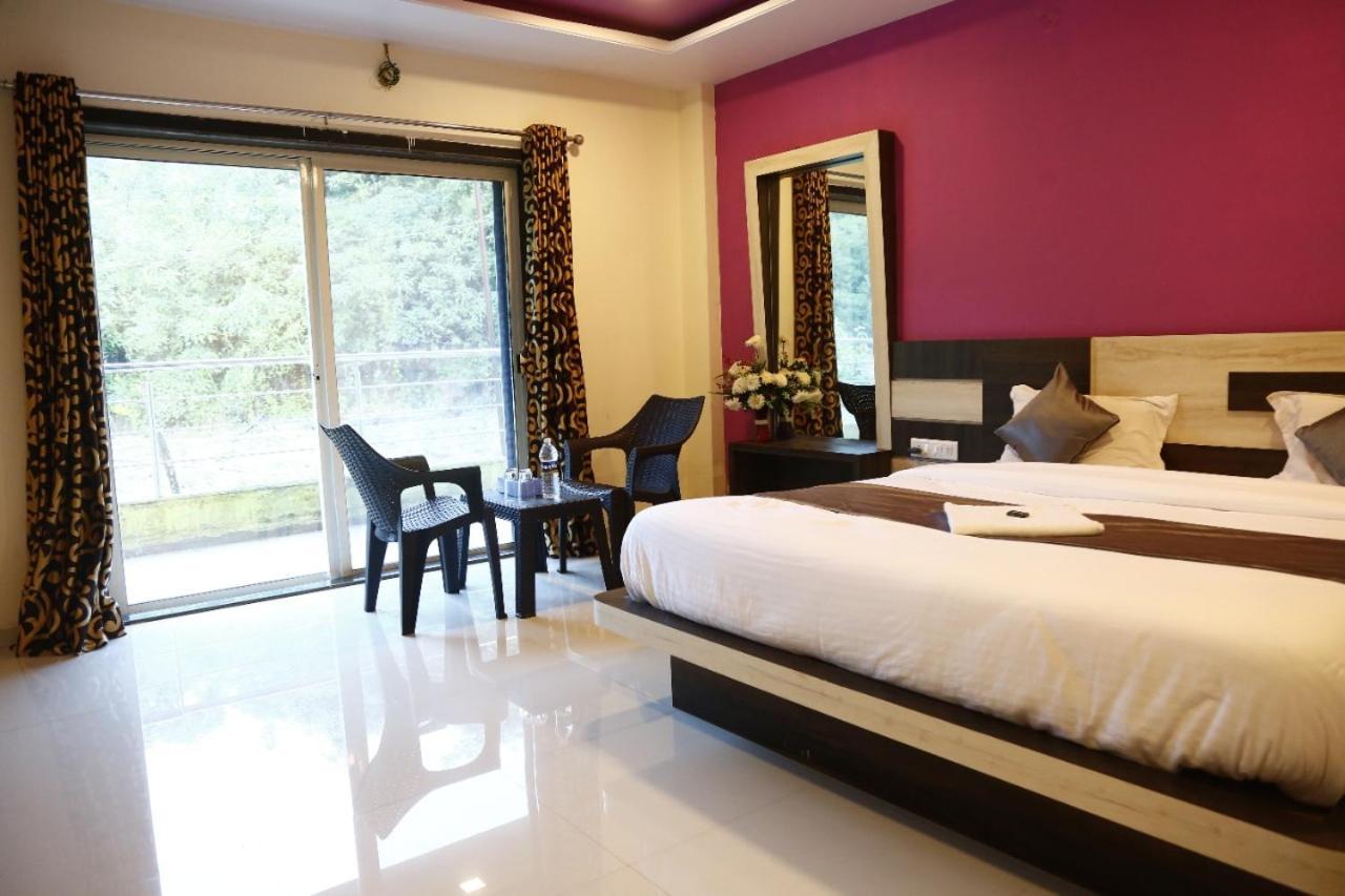 Hotel Shriyan มหาบาเลชวาร์ ภายนอก รูปภาพ