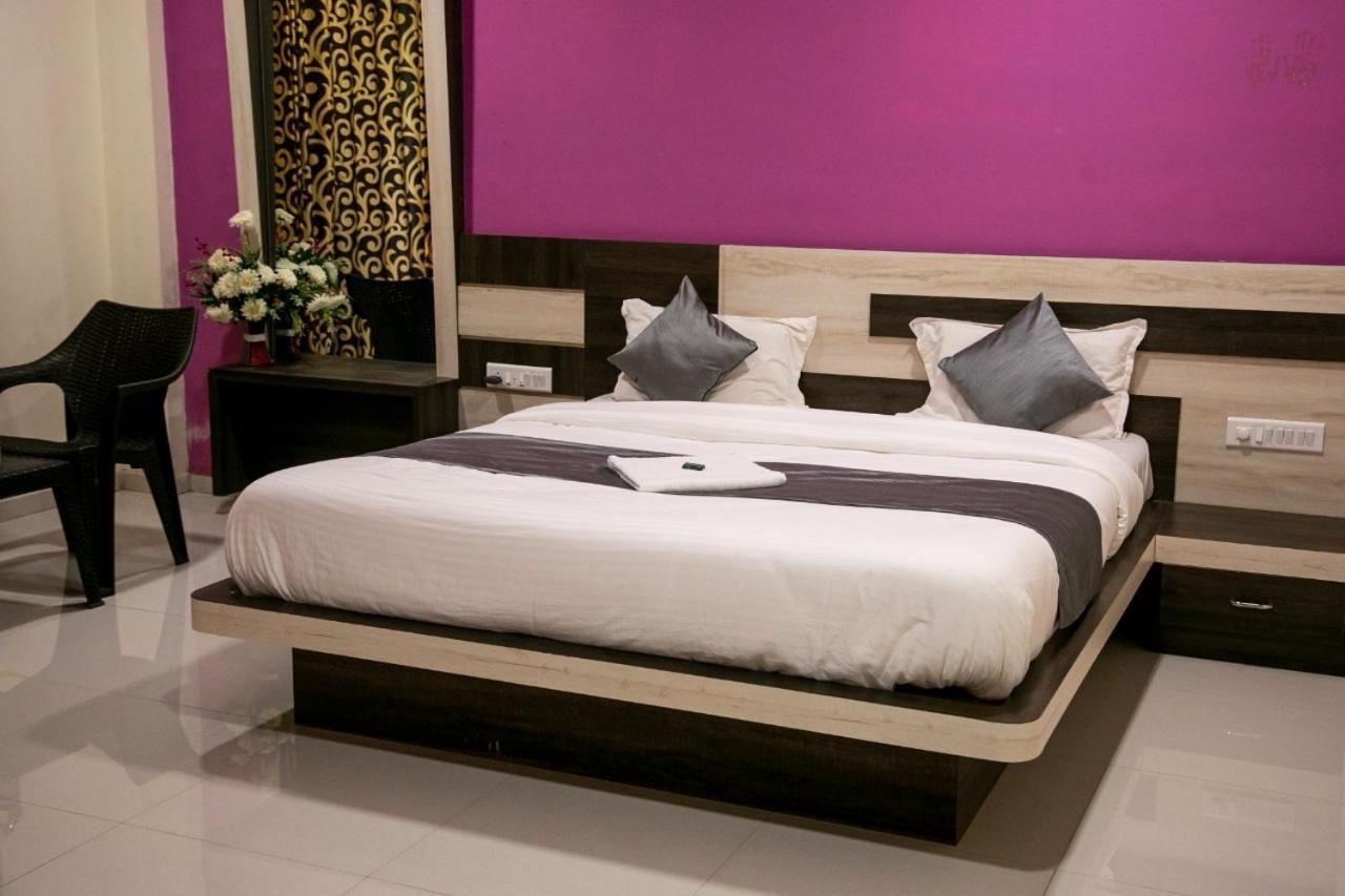 Hotel Shriyan มหาบาเลชวาร์ ภายนอก รูปภาพ