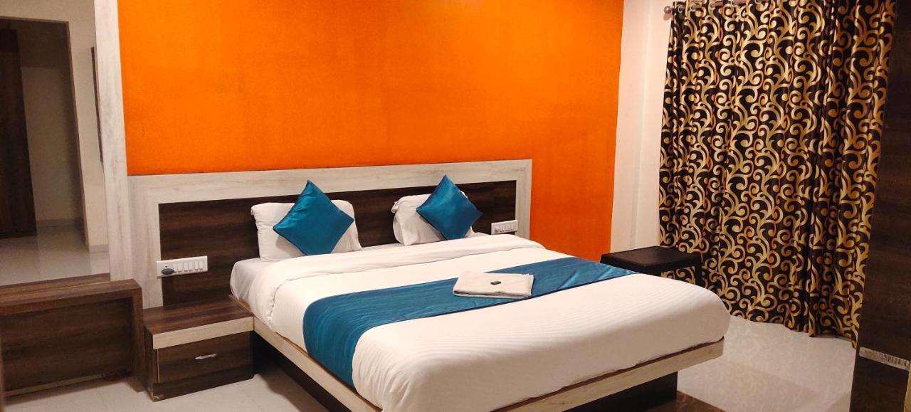 Hotel Shriyan มหาบาเลชวาร์ ภายนอก รูปภาพ