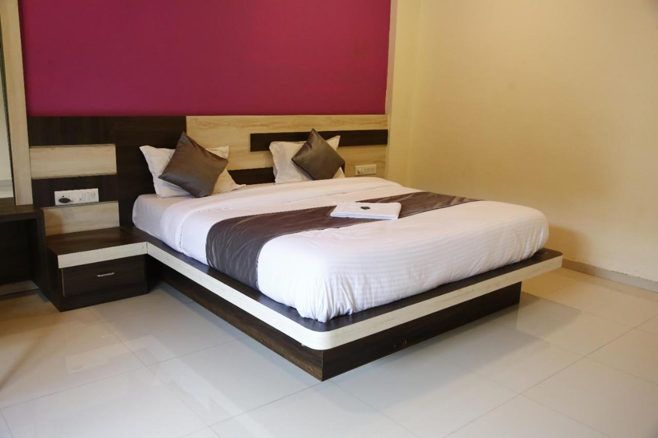 Hotel Shriyan มหาบาเลชวาร์ ภายนอก รูปภาพ