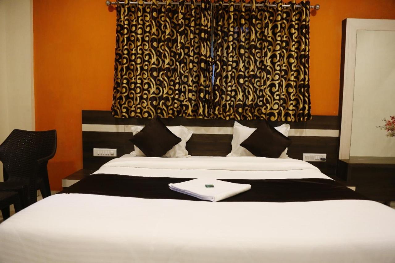 Hotel Shriyan มหาบาเลชวาร์ ภายนอก รูปภาพ