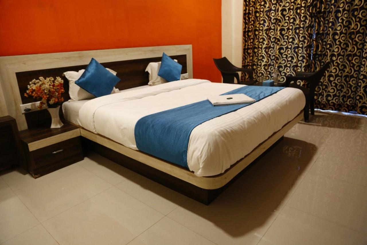 Hotel Shriyan มหาบาเลชวาร์ ภายนอก รูปภาพ