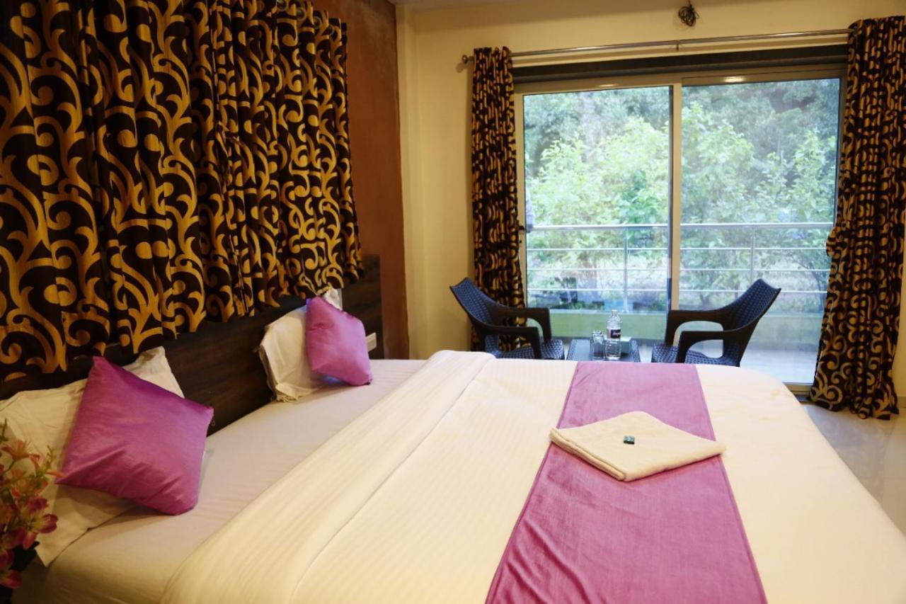 Hotel Shriyan มหาบาเลชวาร์ ภายนอก รูปภาพ