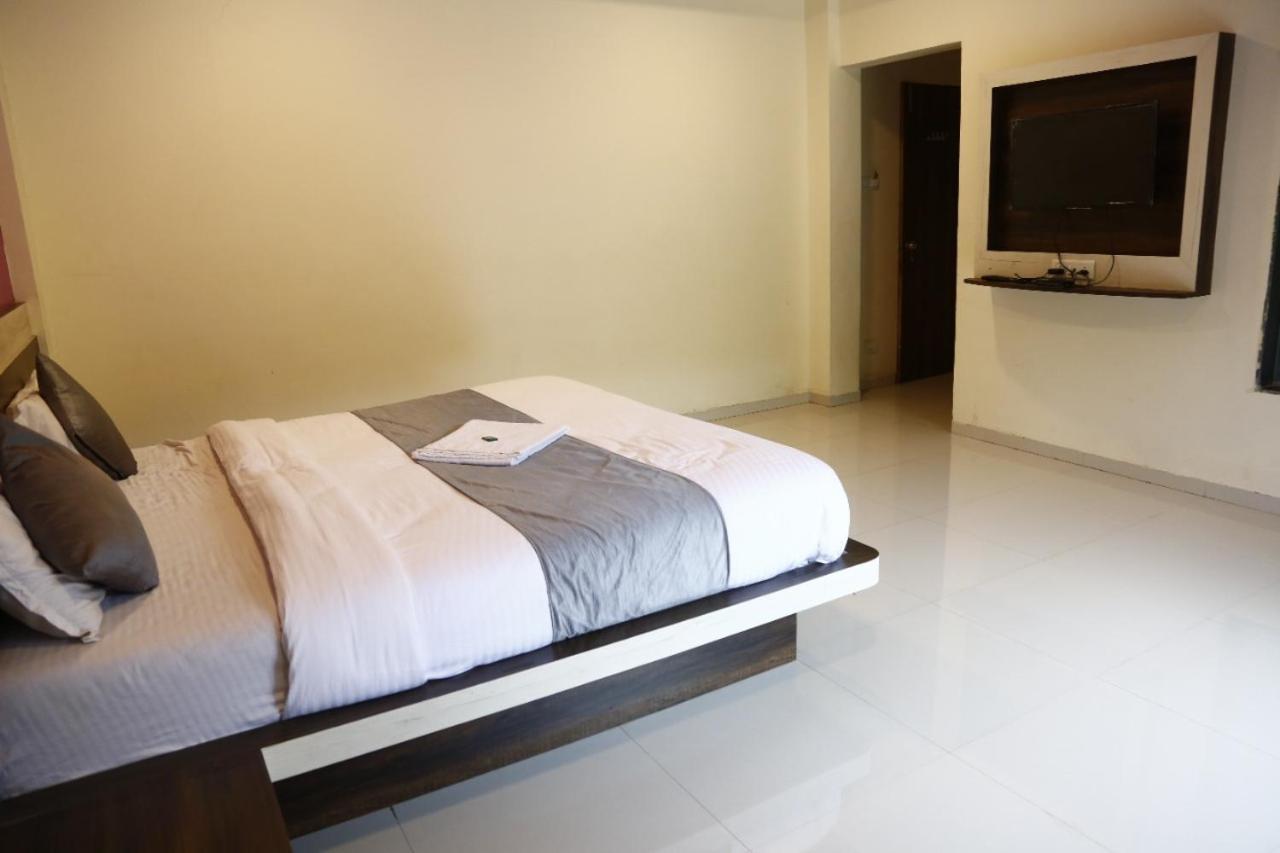 Hotel Shriyan มหาบาเลชวาร์ ภายนอก รูปภาพ