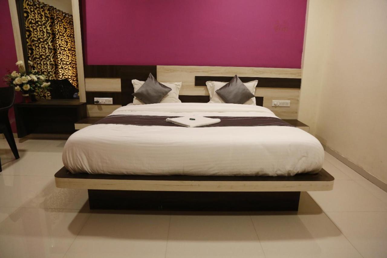Hotel Shriyan มหาบาเลชวาร์ ภายนอก รูปภาพ