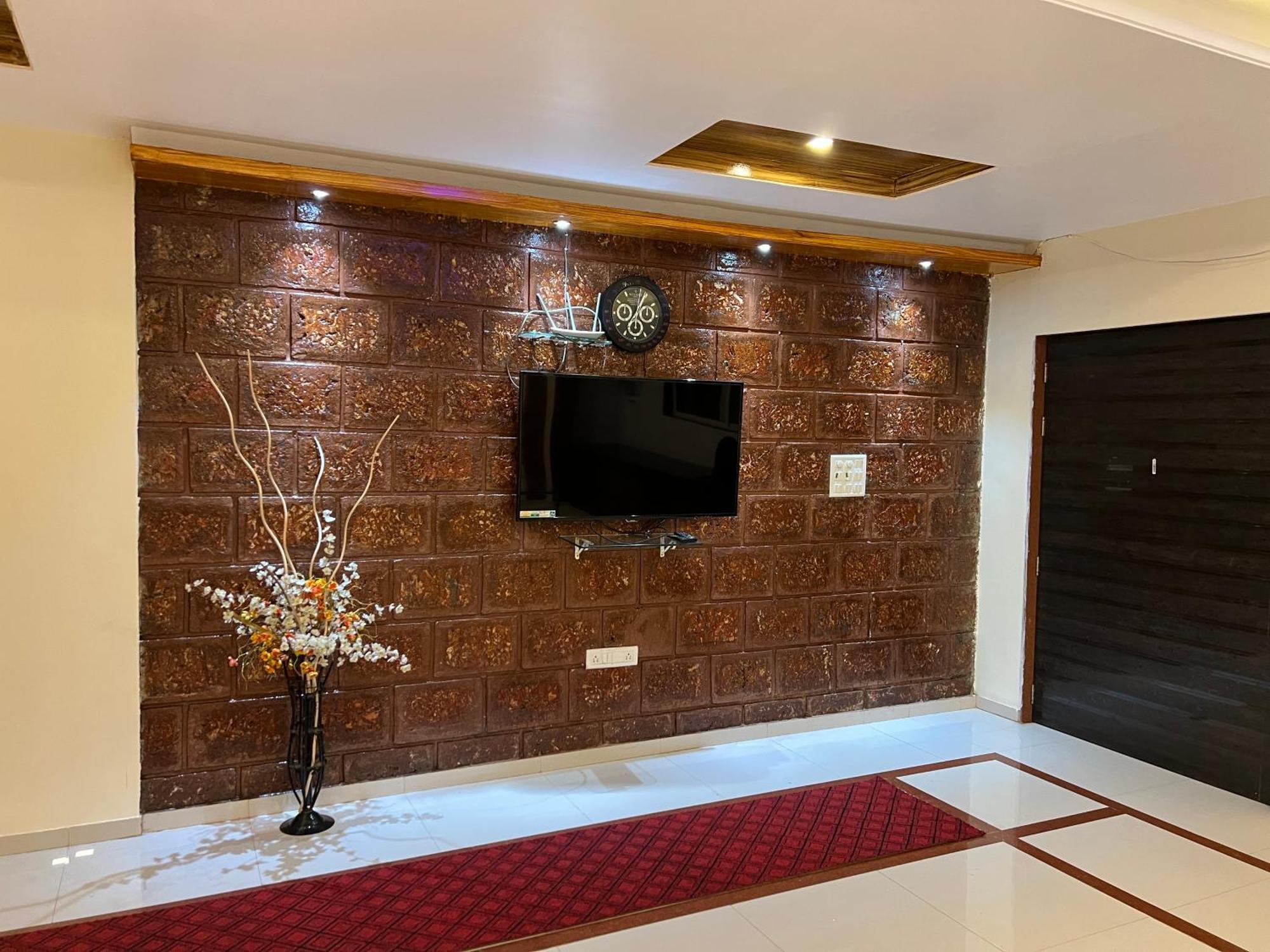 Hotel Shriyan มหาบาเลชวาร์ ภายนอก รูปภาพ