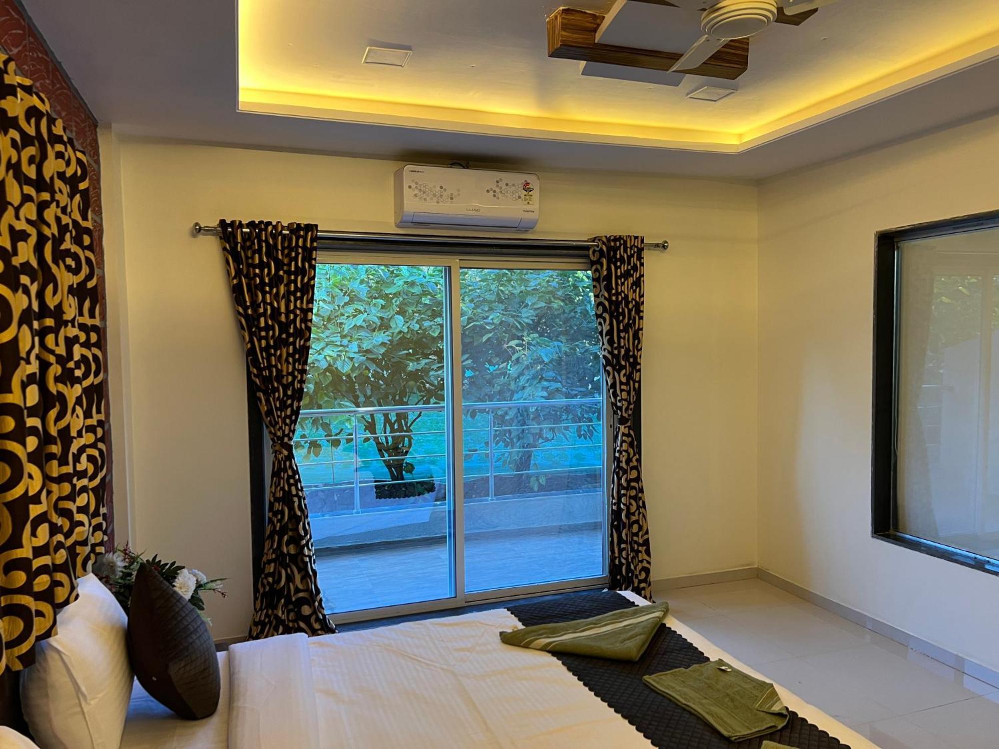 Hotel Shriyan มหาบาเลชวาร์ ภายนอก รูปภาพ