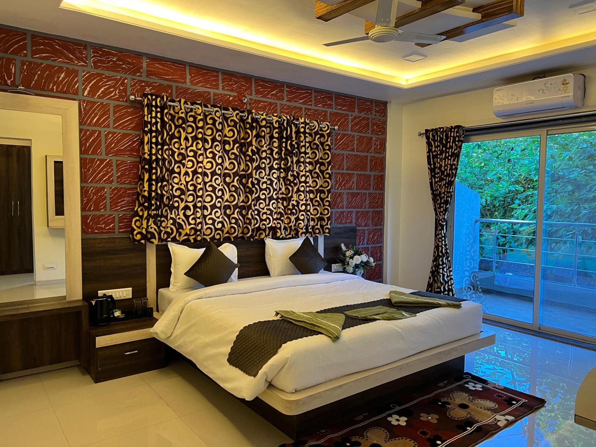 Hotel Shriyan มหาบาเลชวาร์ ภายนอก รูปภาพ